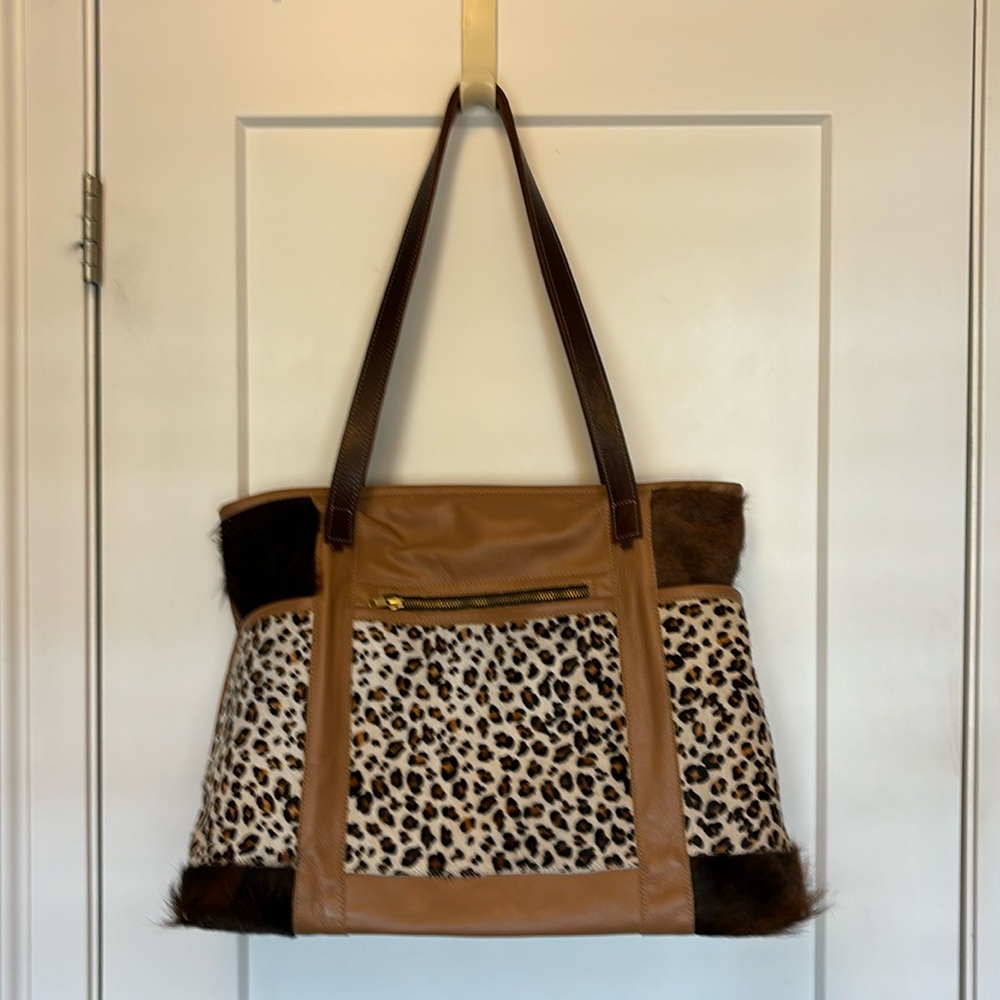 Extra large leather tote with lots of pockets … and style!